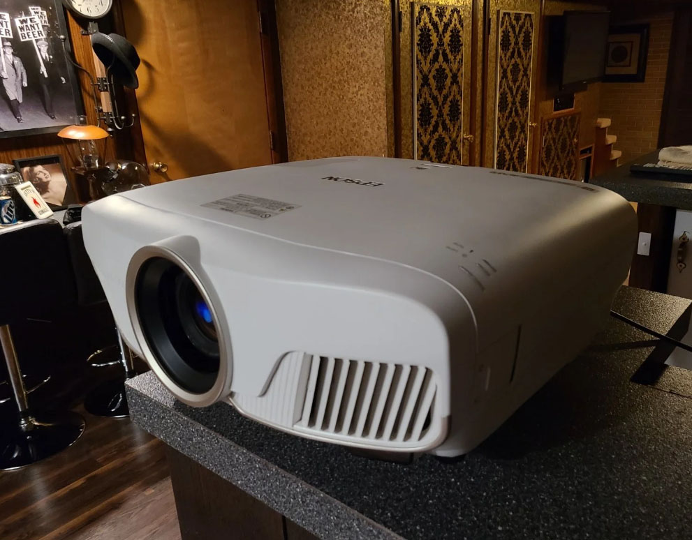 Epson EH-TW8300 4K, 3D home theater projector 83py